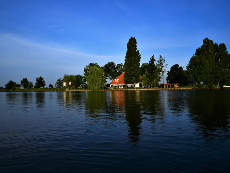 Vrijzicht gezien vanaf het water