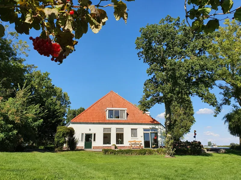 Vrijzicht, de rietgedekte woonboerderij