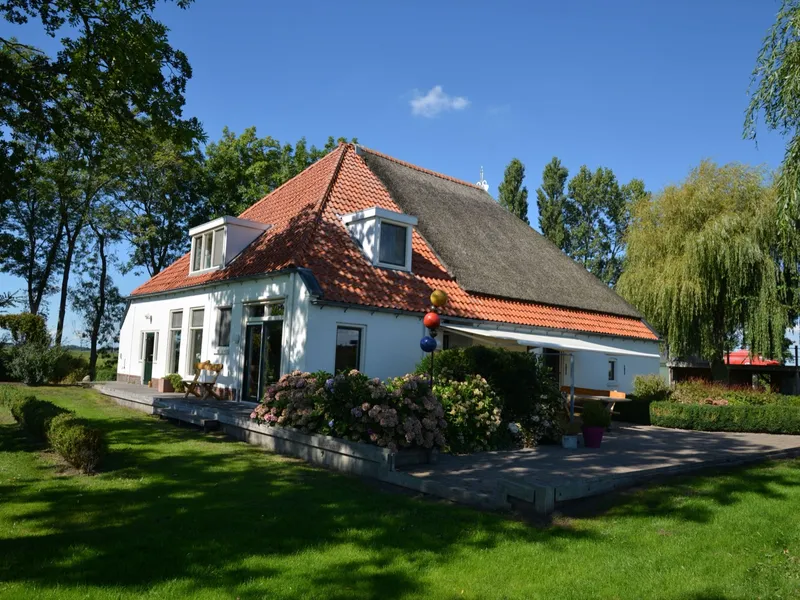 Vrijzicht, de rietgedekte woonboerderij